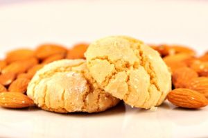 Almond Crackle Cookies
